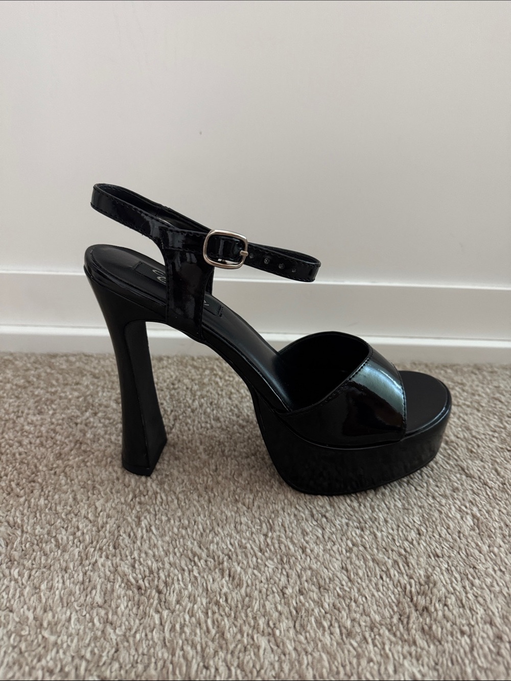 Ellie Juliet Black Patent Leather 5” Platform Heels, Size 8 - Picture 4 of 9